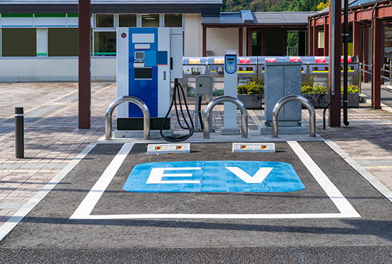 Cargador de estación EV para vehículos eléctricos utilizando como concepto ambiental ecológico